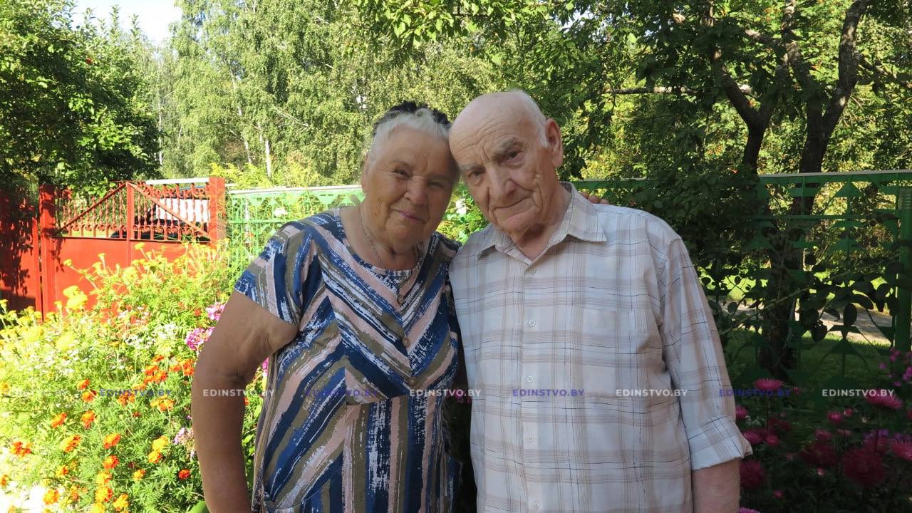 Сегодня семья борисовчан Гатовых отмечает шестьдесят лет со дня свадьбы