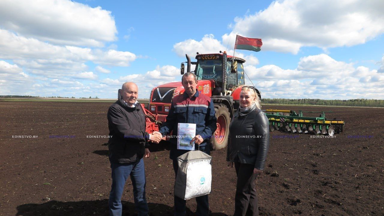 Борисовский райком профсоюза работников АПК поощрил передовиков посевнойкампании