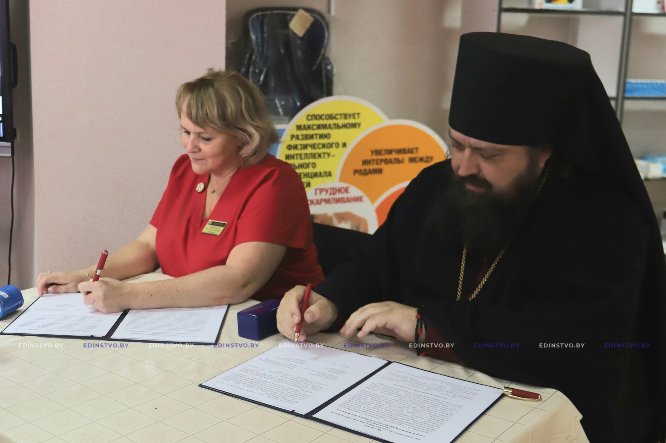 Поздравили мамочек и подписали программу сотрудничества: как налажена совместнаяработа Борисовского роддома и епархии