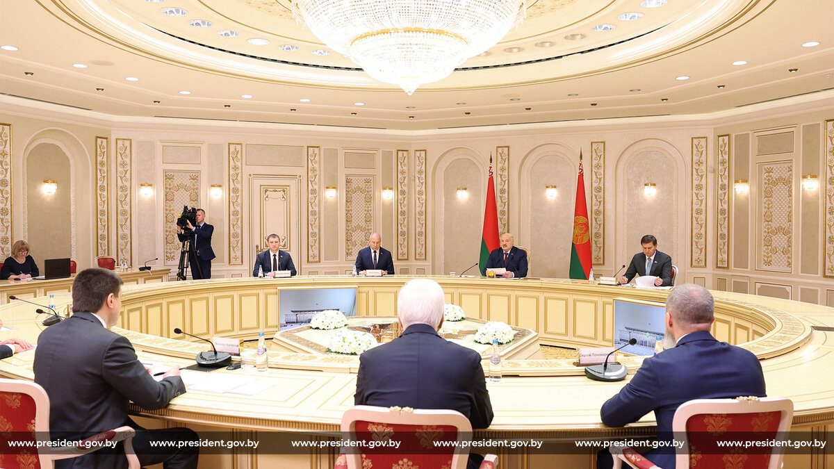 Президент Беларуси Александр Лукашенко встретился с губернатором Красноярскогокрая России