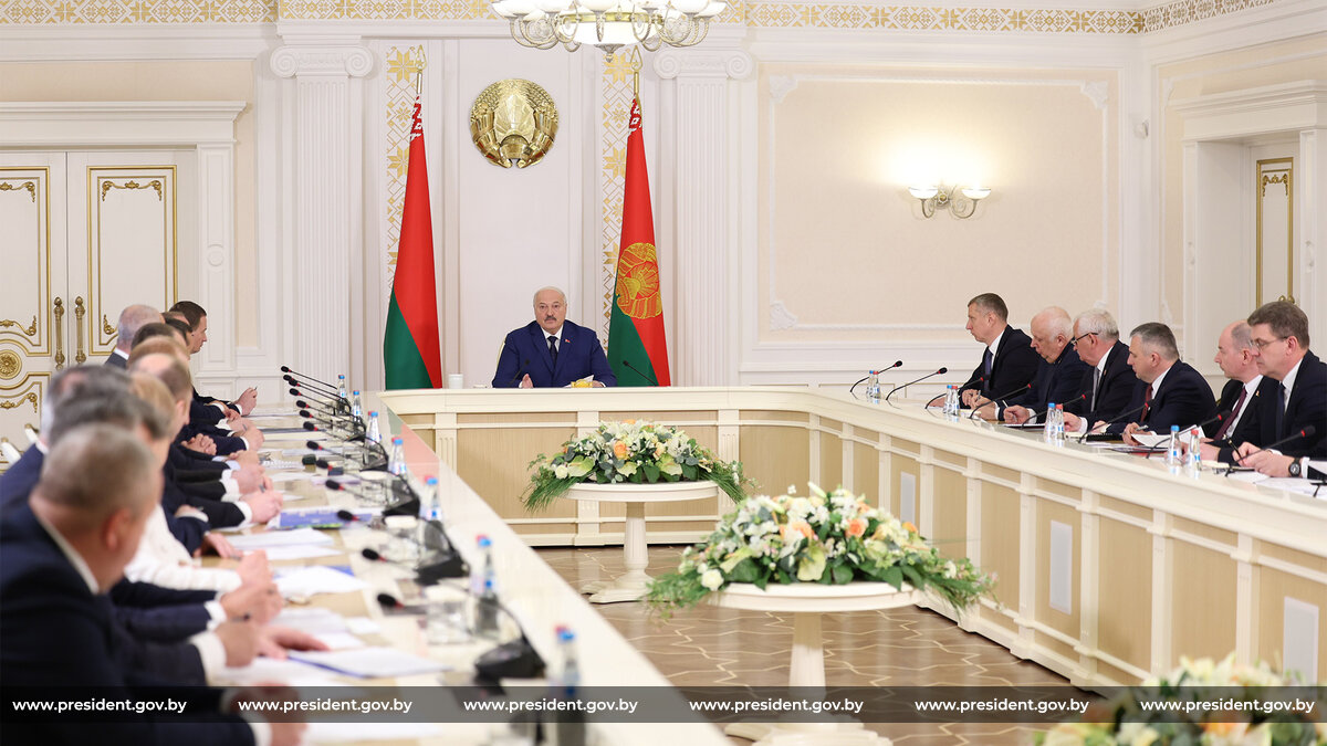 Александр Лукашенко: “Почему слабо извлекаем вторичные материальные ресурсы ипорождаем импорт?”