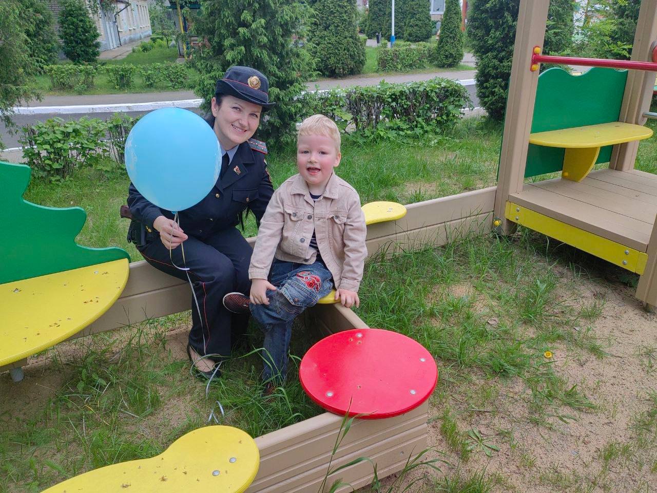 Сотрудники Борисовского РУВД совместно с неравнодушными гражданами посетилиБорисовский дом ребенка