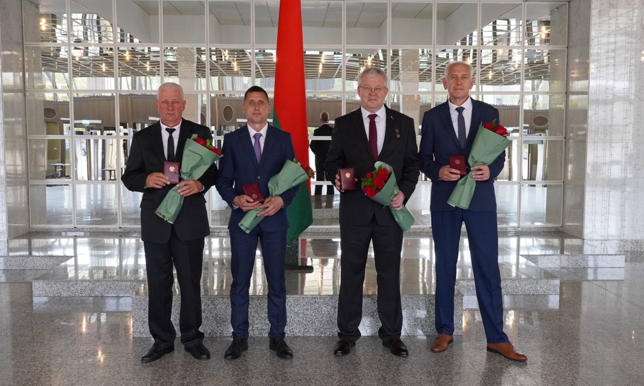 Электромонтеру Борисовских электрических сетей вручена медаль «За трудовыезаслуги»