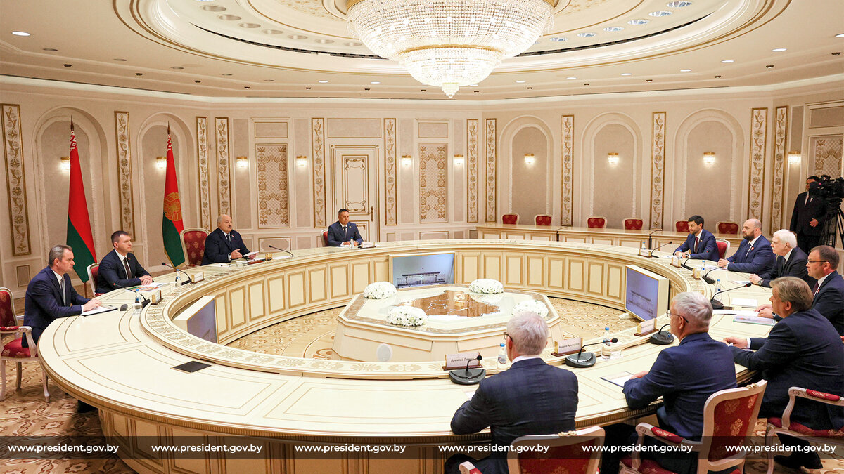 Александр Лукашенко: «Полмиллиарда стабильно, я думаю, мы можем иметьтоварооборот»