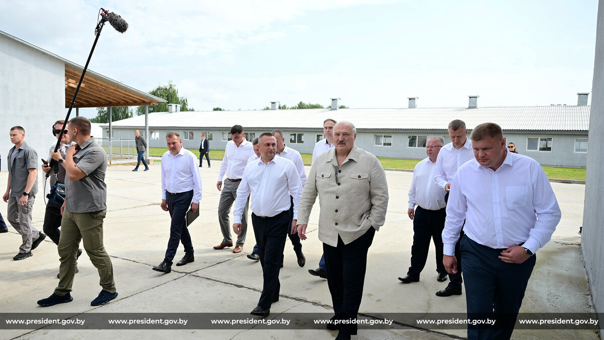 Александр Лукашенко: «Если есть момент заработать деньги, надо зарабатывать,занимать рынок»