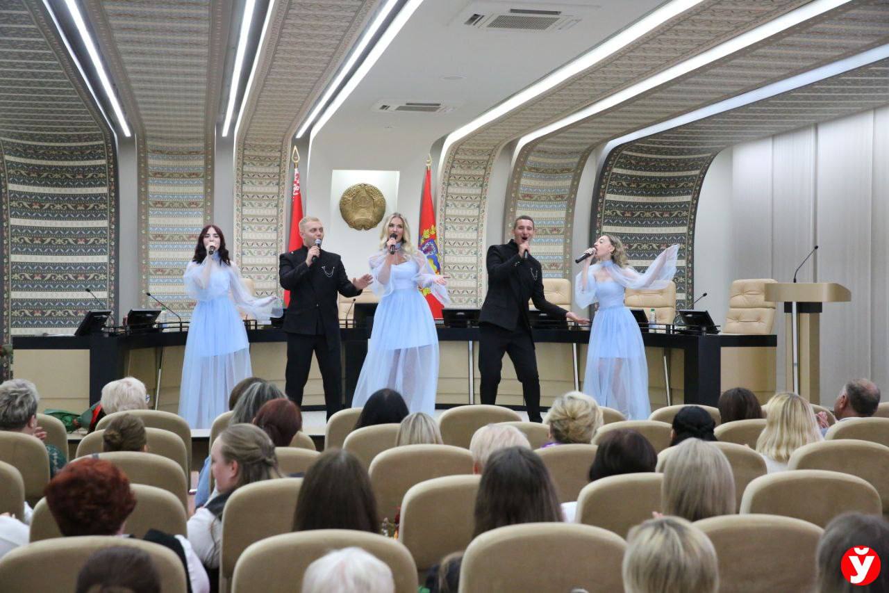 В Минском облисполкоме чествовали лучших работников торговли области. Среди них– борисовчанка