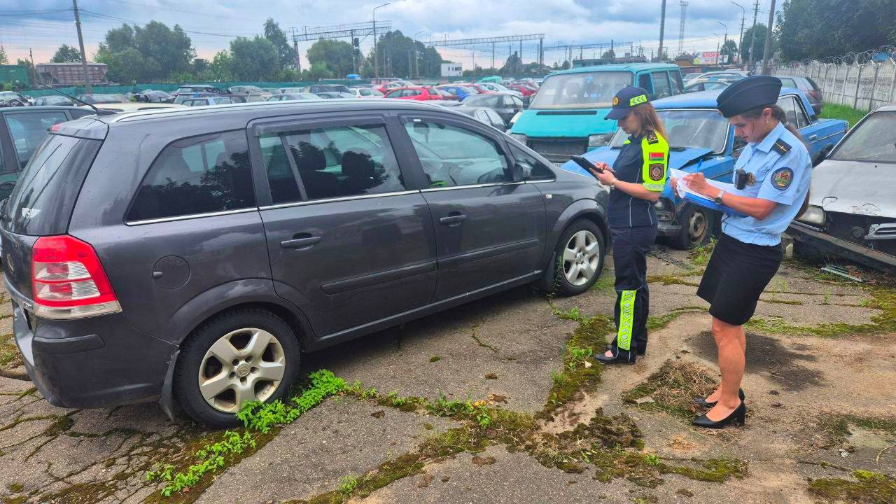 Сотрудники Госавтоинспекции Борисовского РУВД и представители ОПИ провелисовместный рейд 1 Сотрудники Госавтоинспекции Борисовского РУВД и представители ОПИ провелисовместный рейд