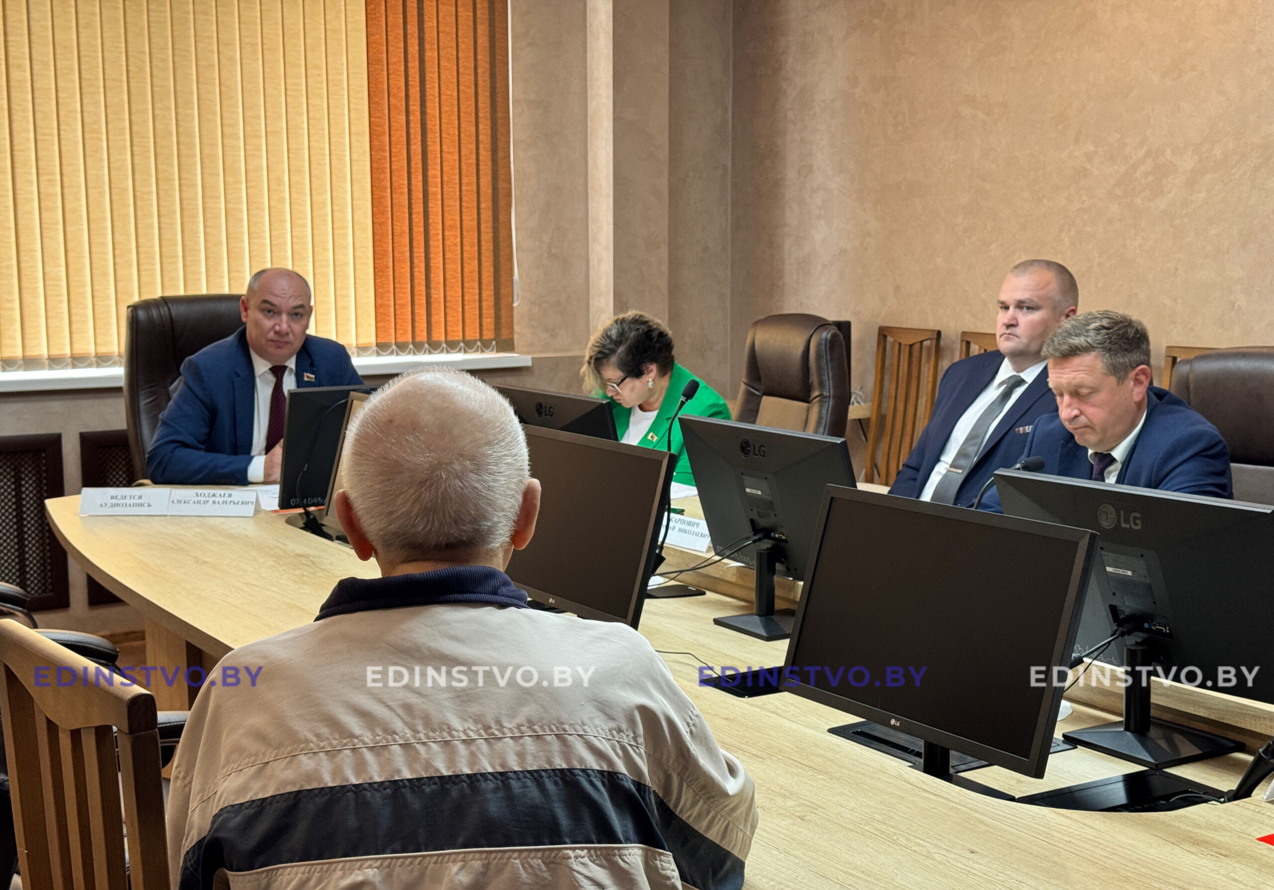 Министр здравоохранения Беларуси провел прием граждан в Борисове