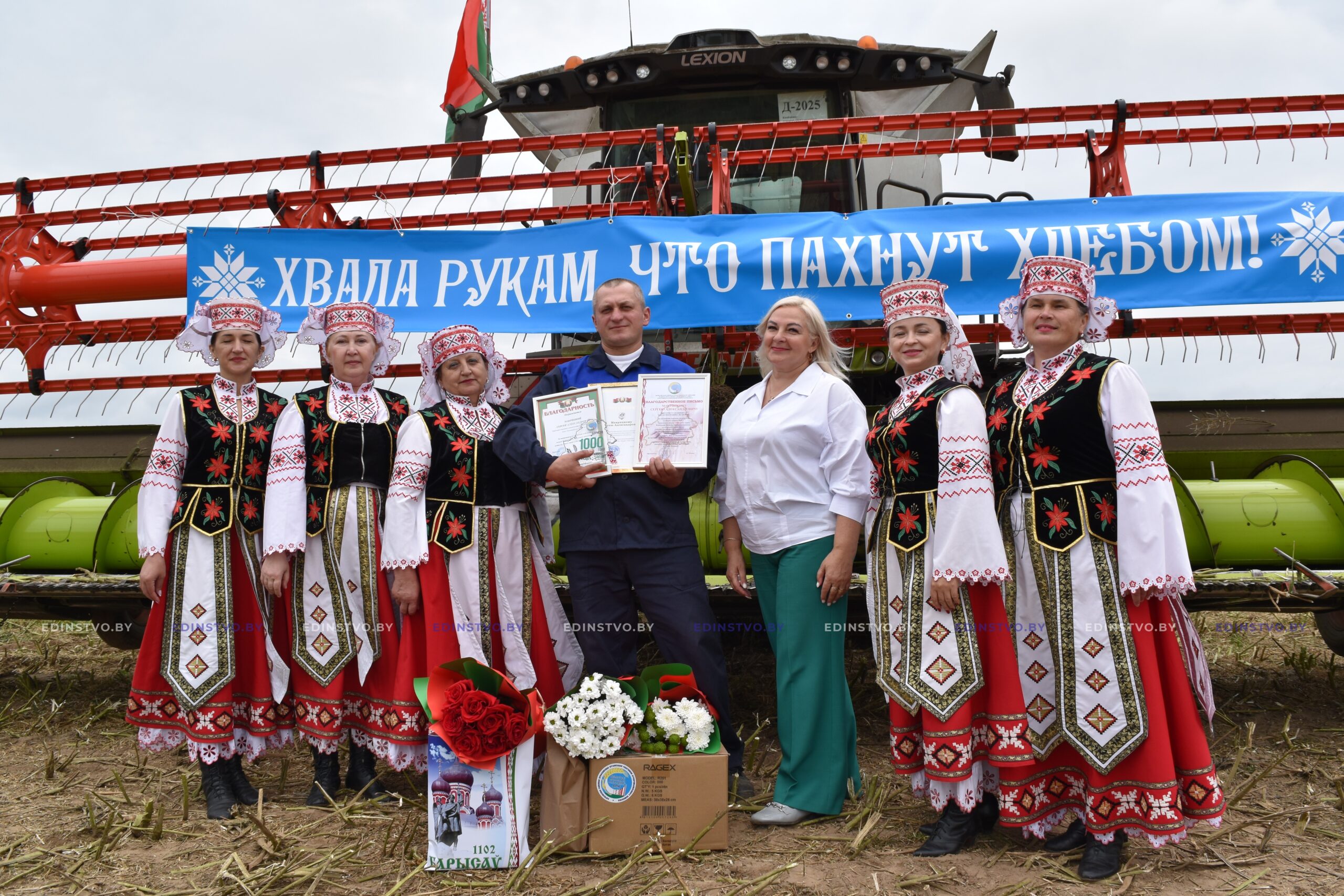 На жатве в районе определился первый комбайнер-тысячник