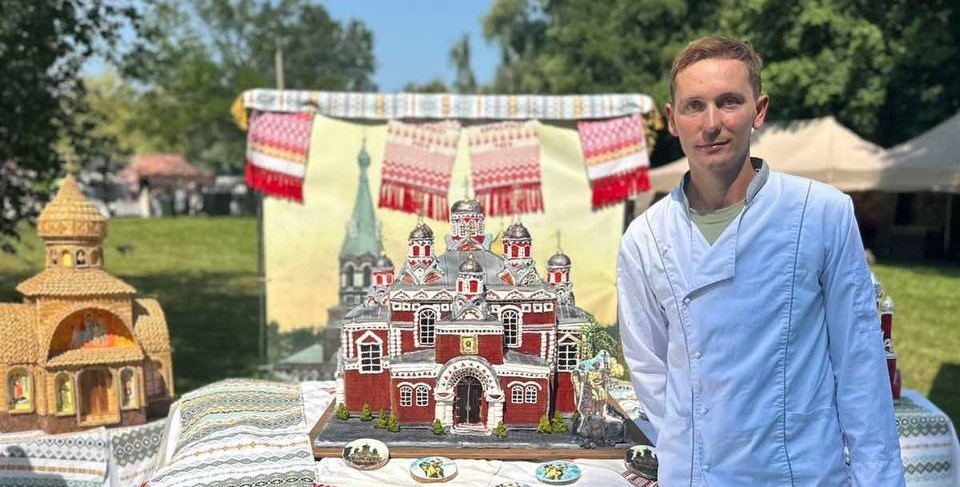 Кондитер из Борисова Артем Соболь создал пряничную копию кафедрального собораВоскресения Христова
