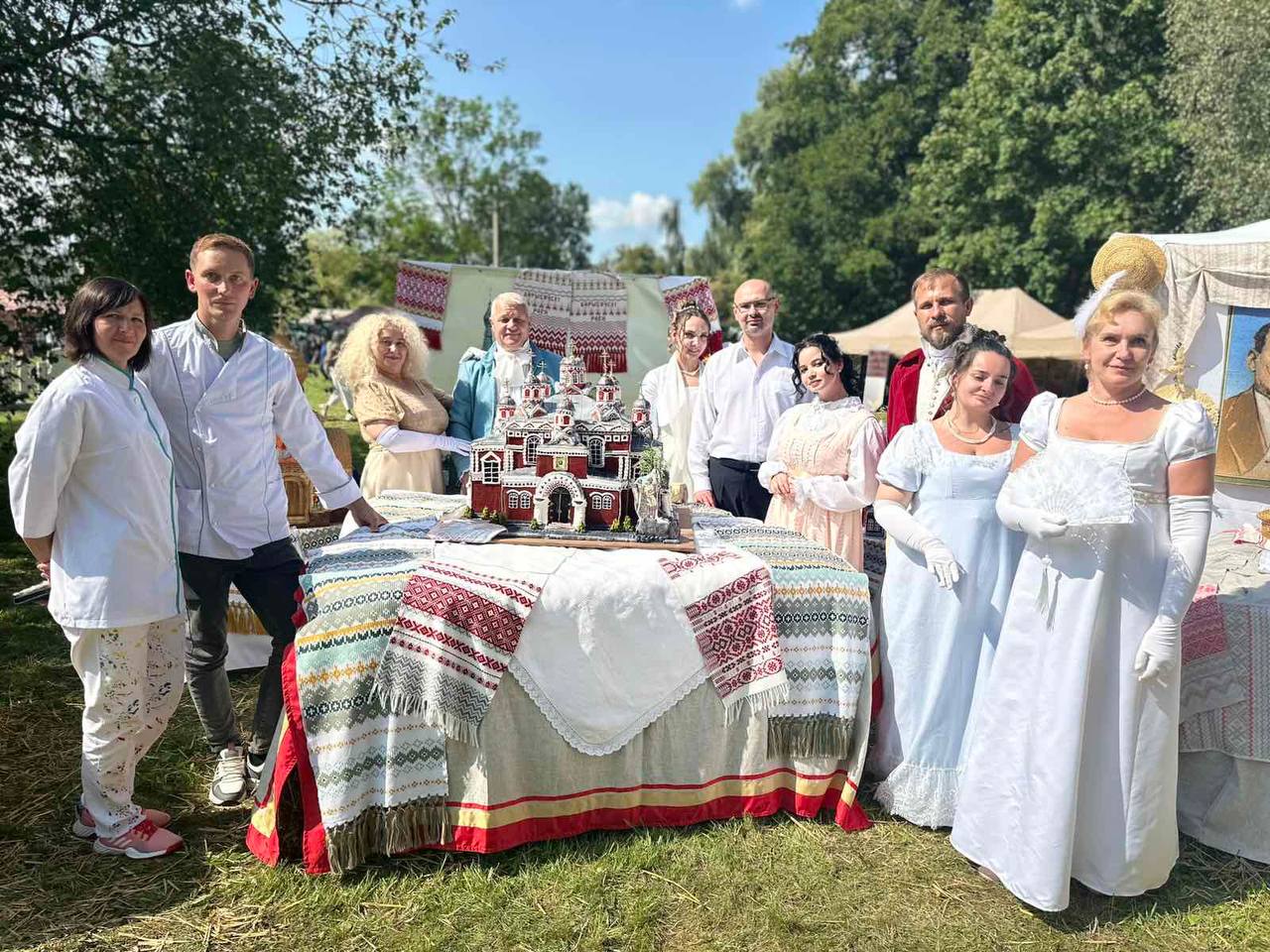 В рамках фестиваля «Несвижская фортеция» три пары из Борисовского района примутучастие в традиционном балу