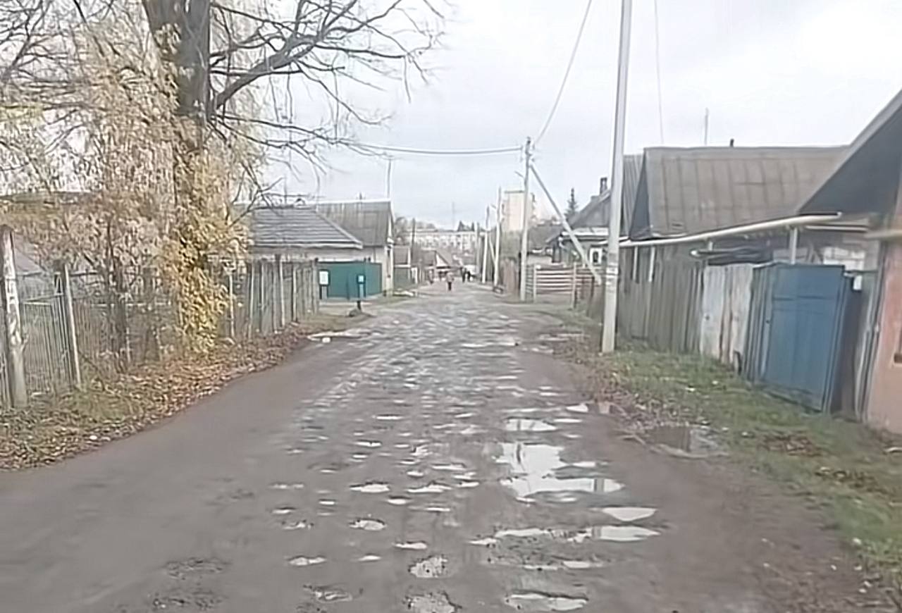 Осенняя распутица: как в Борисове решают вопросы с ямочностью на дорогах