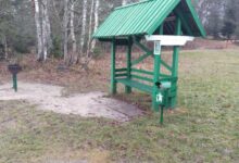 Мусор на пляже вблизи у экотропы в Борисове убрали 12 Мусор на пляже вблизи у экотропы в Борисове убрали