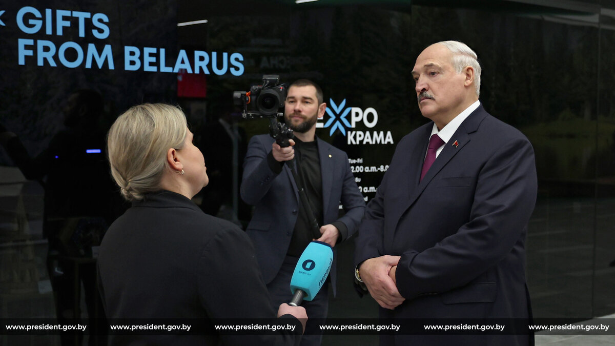 Александр Лукашенко заявил, что от имени Республики Беларусь подписал документ оприсоединении Беларуси к Совету Мира