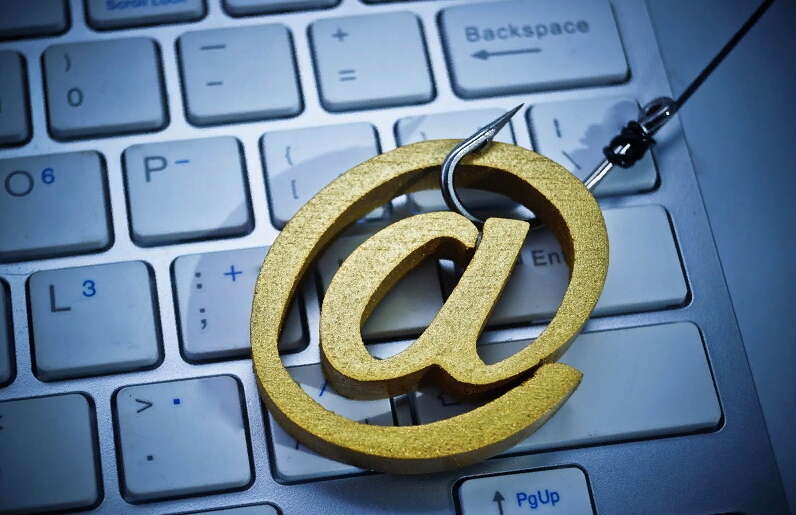 В Борисовском районе возбуждено уголовное дело по факту мошенничества и угрозыубийством