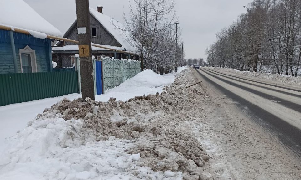 Борисовчанка обратилась в редакцию с вопросом: кто должен чистить снег у обочинв частном секторе? Ей ответили