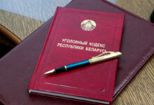 Из-за приступа ревности пьяный борисовчанин повредил чужое авто. Теперь емугрозит уголовная ответственность