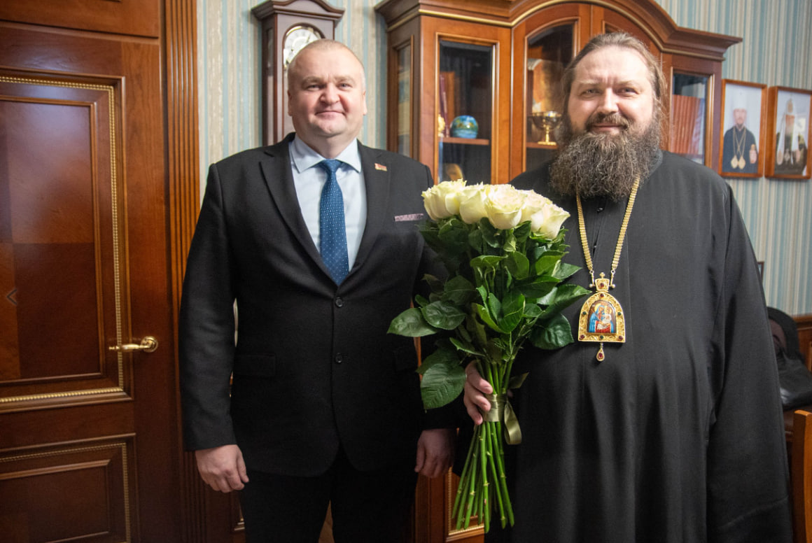 Представители исполнительной власти региона поздравили правящего архиерея Борисовской епархии с Днем рождения