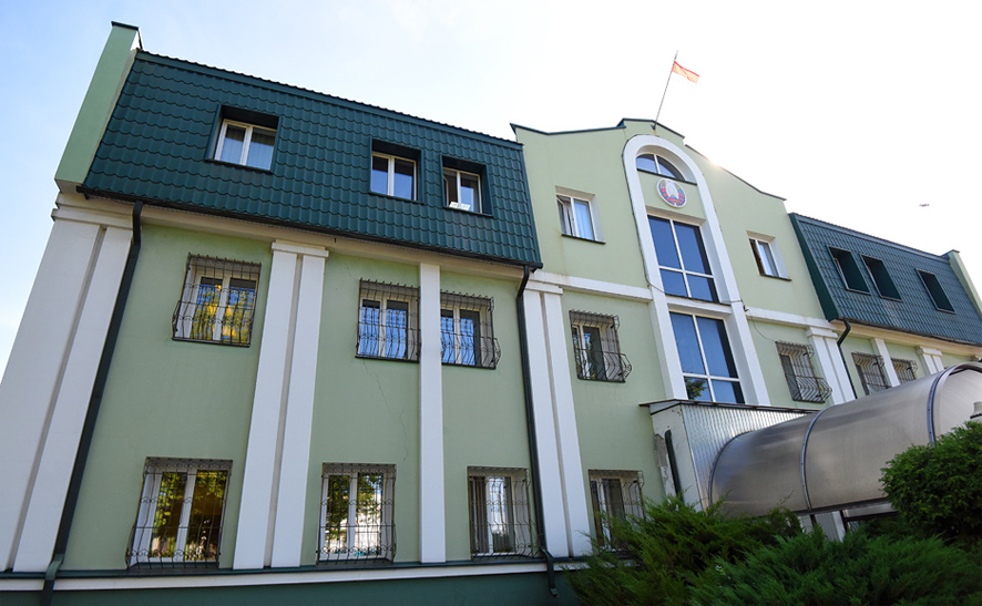 Экс-председатель Речицкого райисполкома давал указания на искажение данныхгосударственной статистической отчетности: прокуратура Гомеля поддержалагособвинение в суде