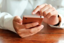 Борисовчанка хотела купить одежду в социальной сети, но осталась без денег и безтовара