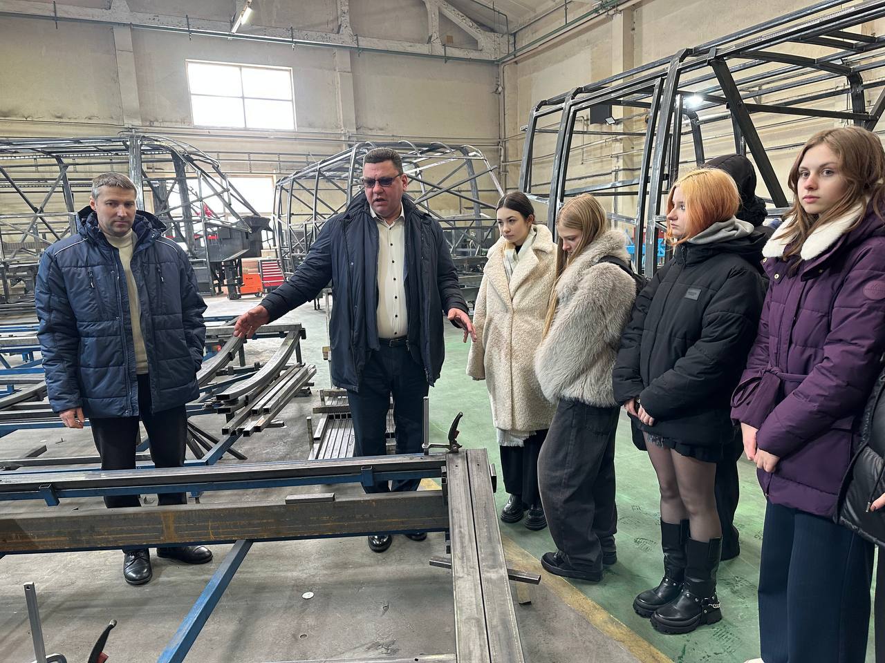 От чертежа до сборки: школьники узнали, как создаются автобусы в Борисове