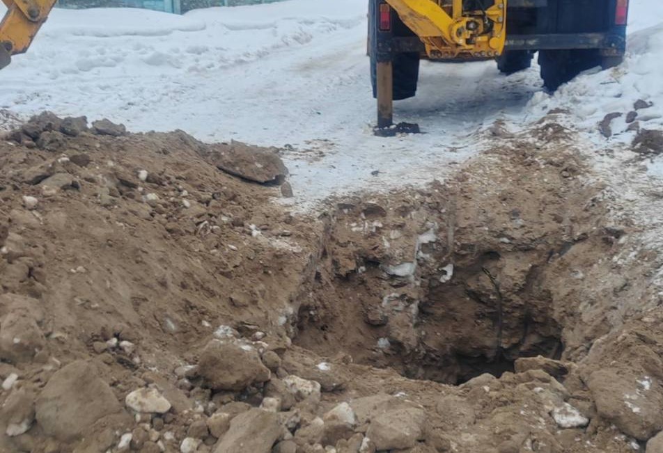 Работники Борисовводоканала отогрели водопровод в аг. Моисеевщина. Водавернулась в дома сельчан