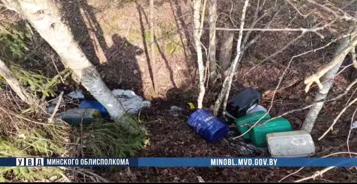 В Борисовском районе тракторист-машинист сливал топливо со служебной машины