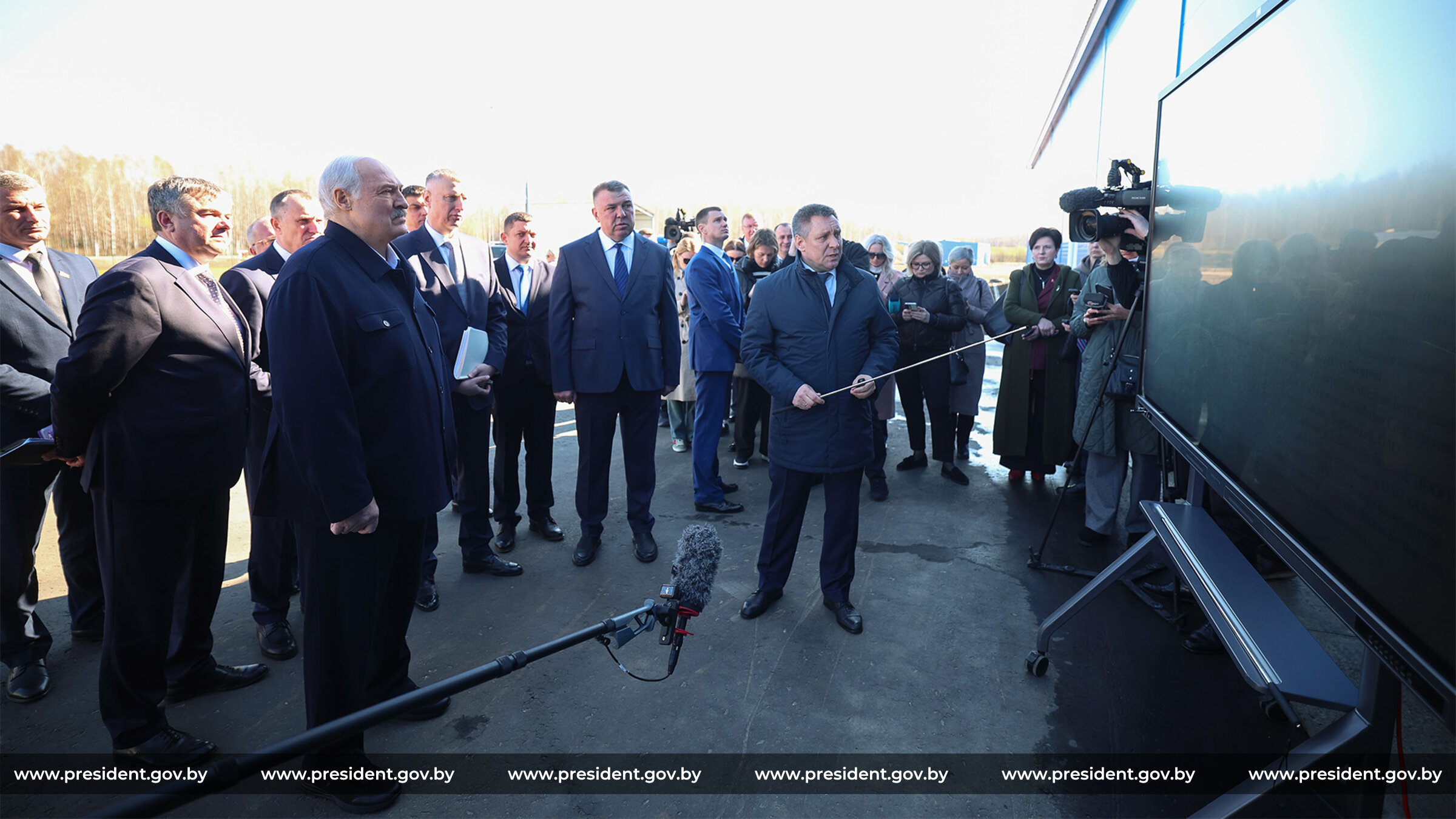 Президент Беларуси Александр Лукашенко совершает рабочую поездку вКраснопольский район Могилевской области