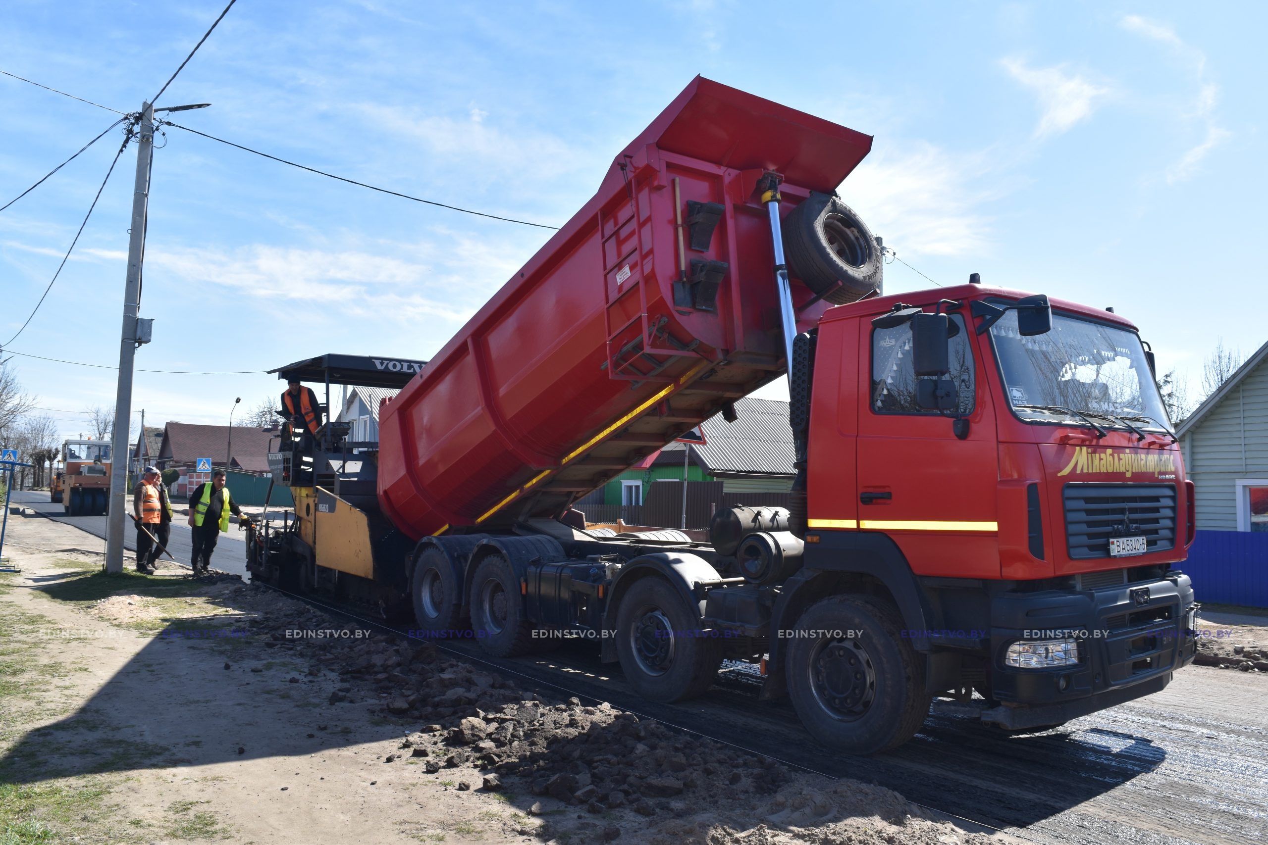 Фоторепортаж: укладка выравнивающего слоя асфальта на ул. Адамовича в Борисове 1 Фоторепортаж: укладка выравнивающего слоя асфальта на ул. Адамовича в Борисове