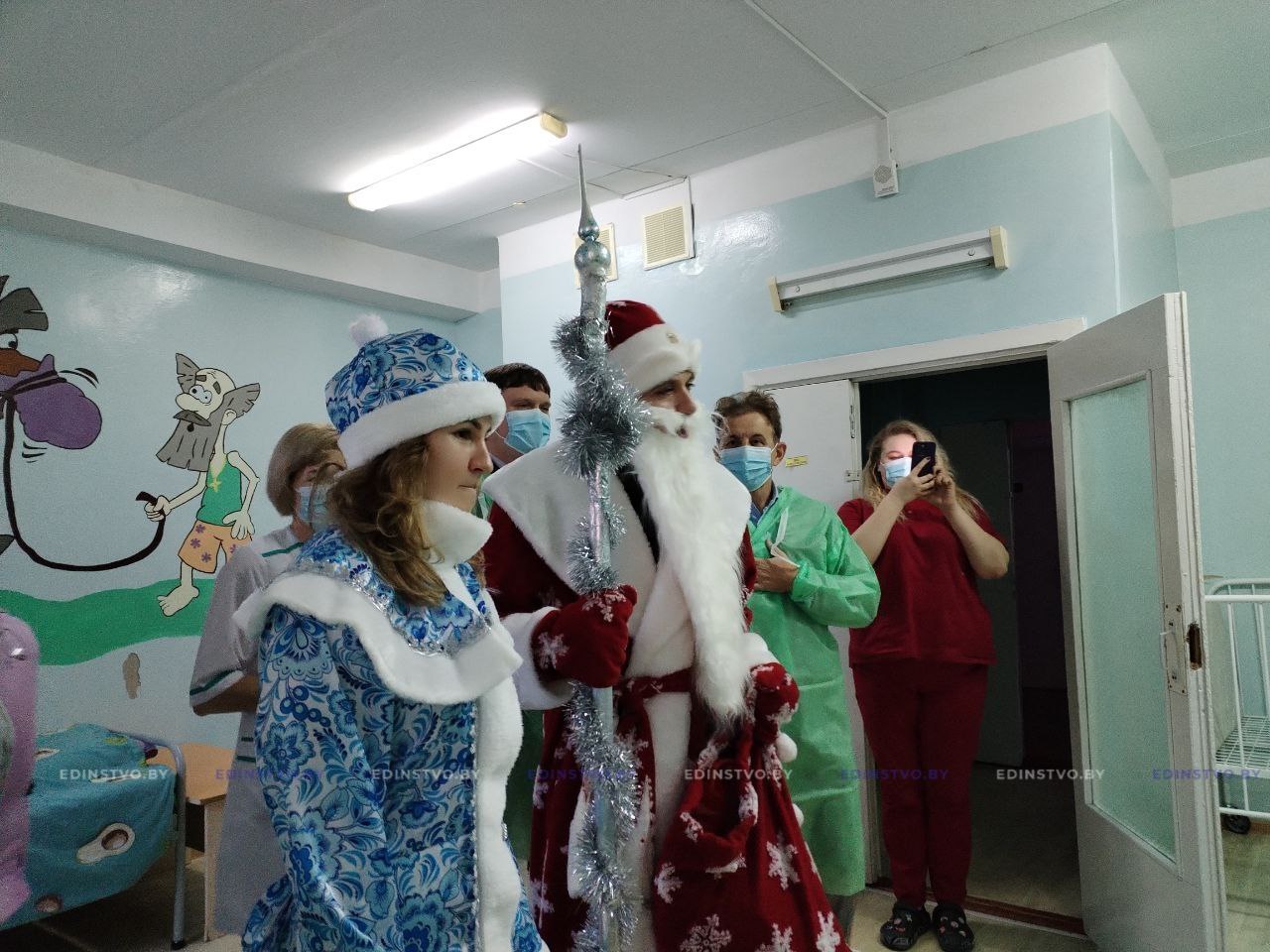 Праздник к нам приходит. ООО «ПОЖСНАБ» поздравило пациентов инфекционной больницы с наступающими праздниками
