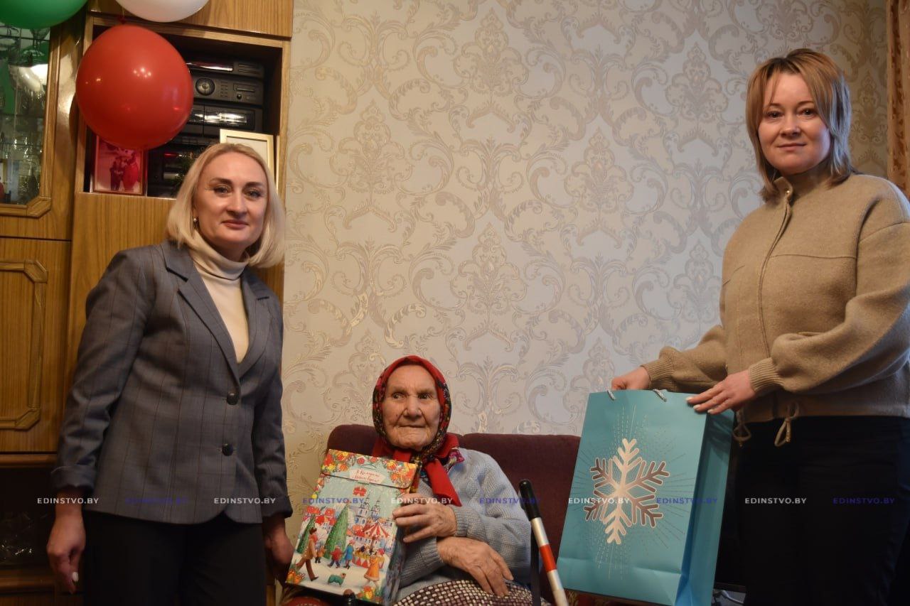 Финальный аккорд: поздравлениями от сенатора в Борисове завершились акции «Наши дети» и «От всей души»