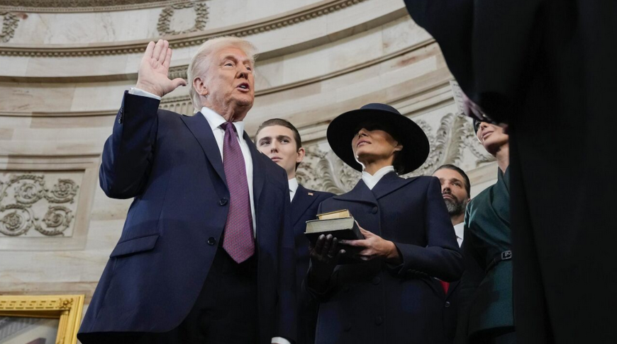 Трамп вступил в должность президента США