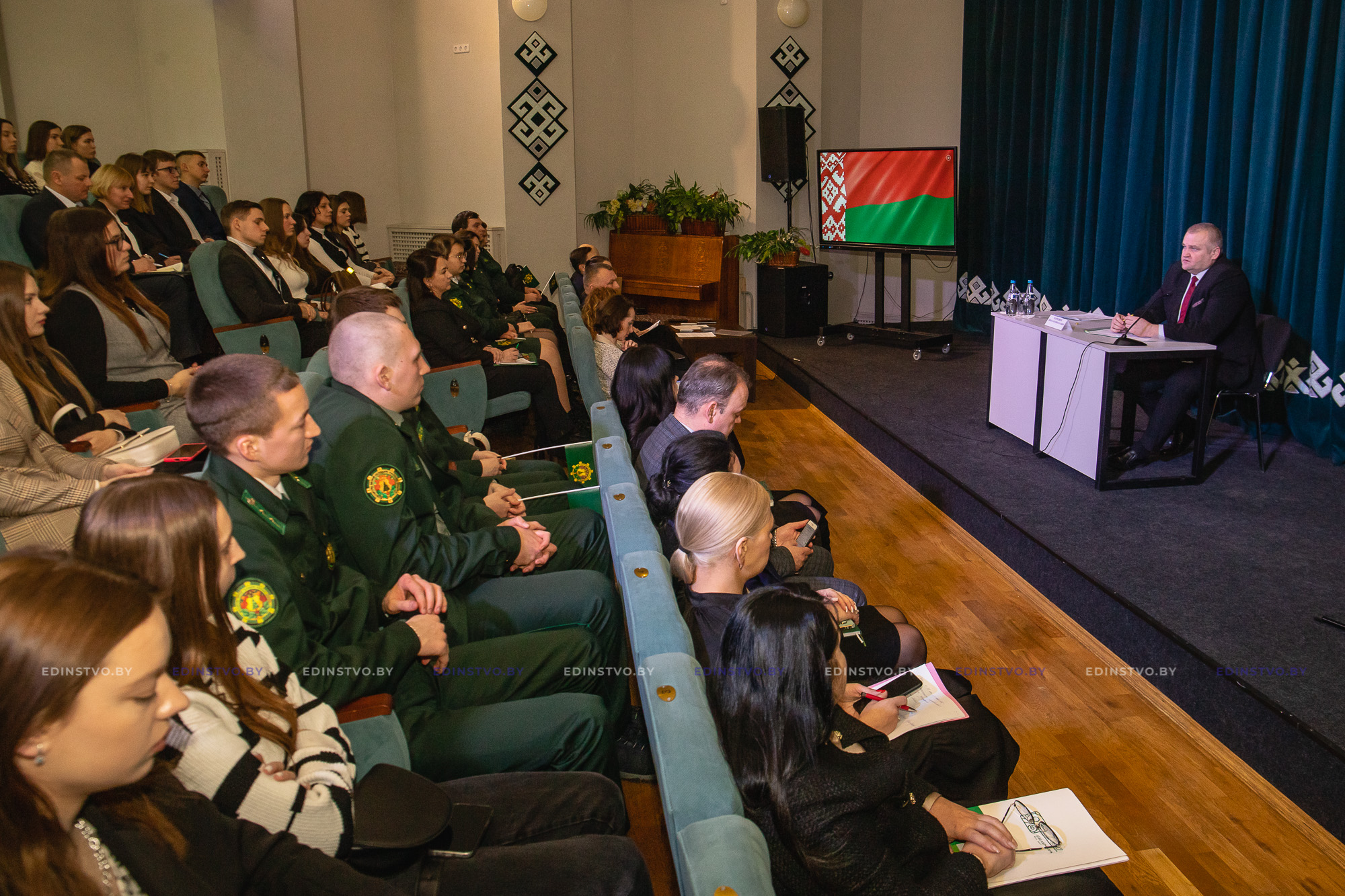 О чем председатель райисполкома общался с молодыми специалистами Борисовщины