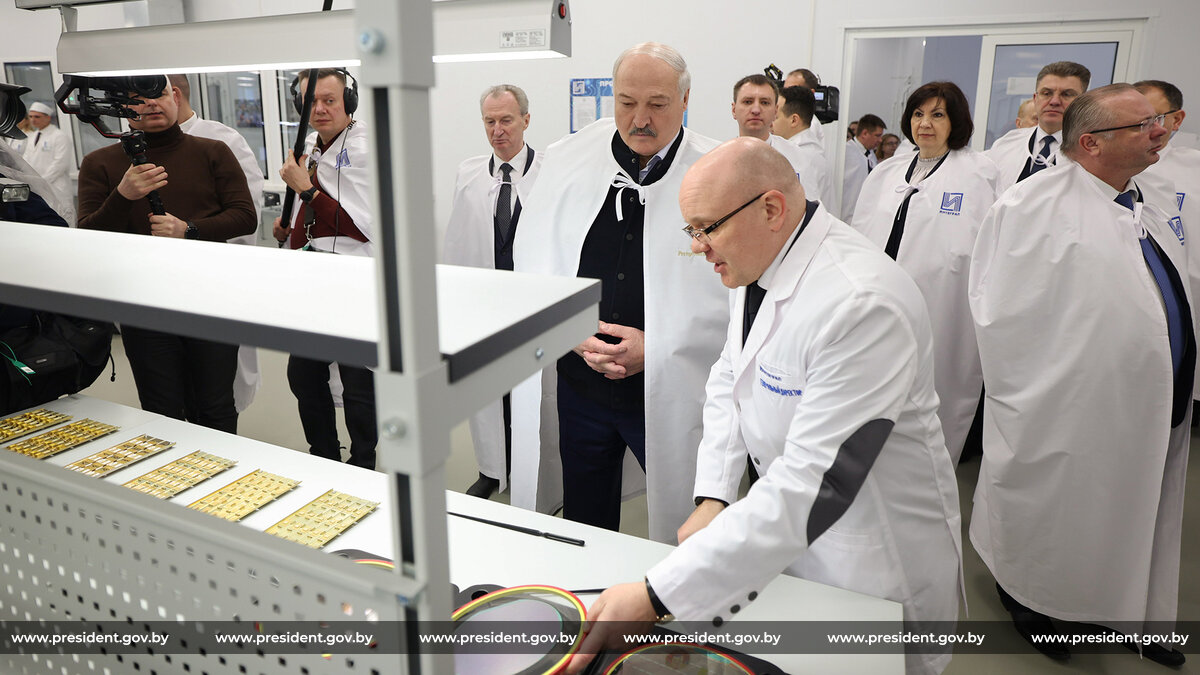 Александр Лукашенко 14 февраля посетил ОАО ИНТЕГРАЛ