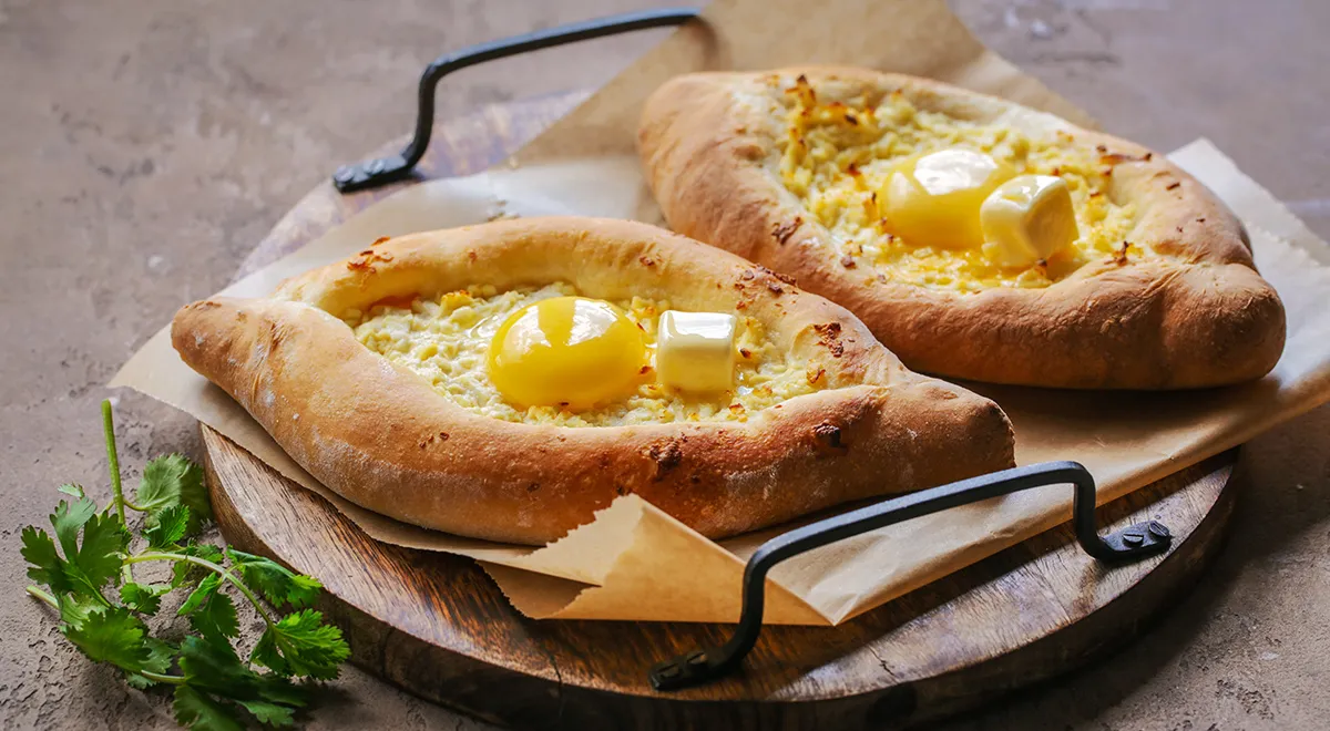 Невозможно отказаться: приготовим хачапури по-аджарски