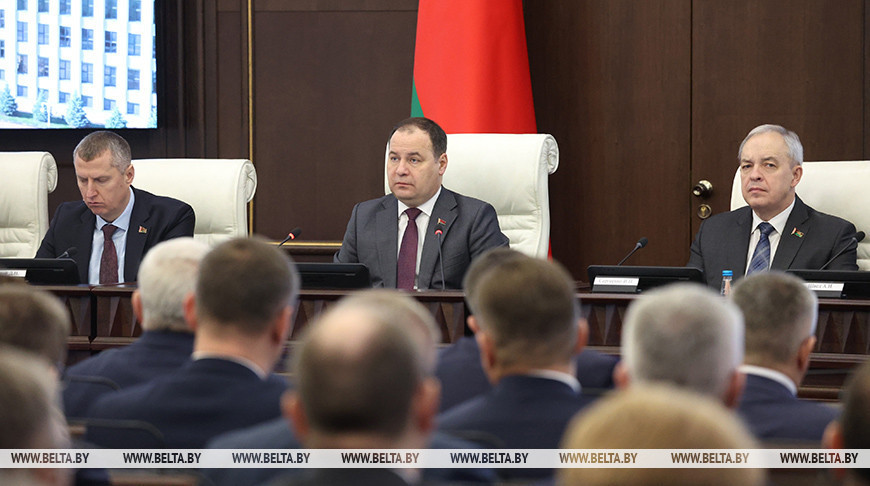 Премьер-министр Беларуси Роман Головченко на заседании Совмина: Экономика сохраняет тенденцию роста
