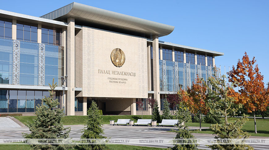 Президент Беларуси Александр Лукашенко поздравил соотечественников, ветеранов и военнослужащих с Днем защитников Отечества и Вооруженных Сил