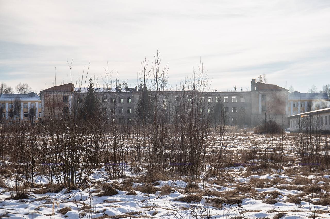 Старое здание казармы подорвали в Борисове