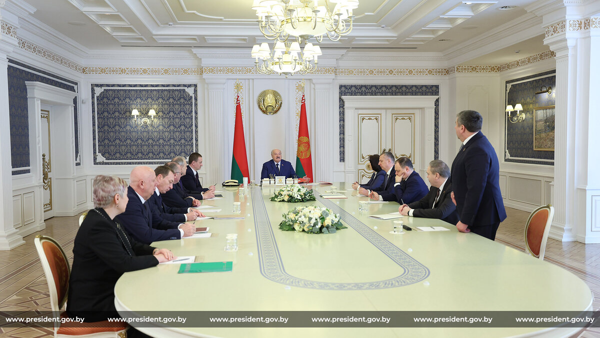 Президент Беларуси Александр Лукашенко рассмотрел кадровые вопросы