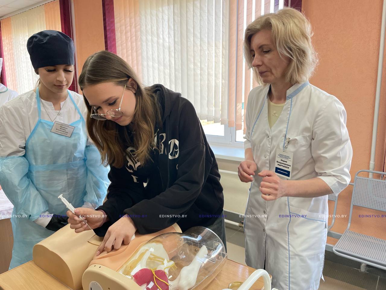 Правила приема, обучение и трудоустройство. Об этом и не только узнали участникидня открытых дверей в медколледже в Борисове