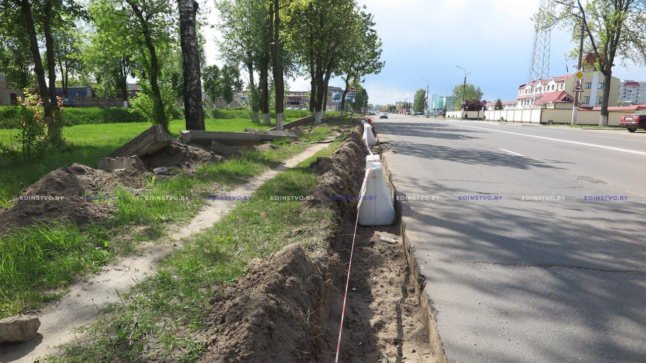 Фоторепортаж: на улице Строителей в Борисове ведутся дорожные работы