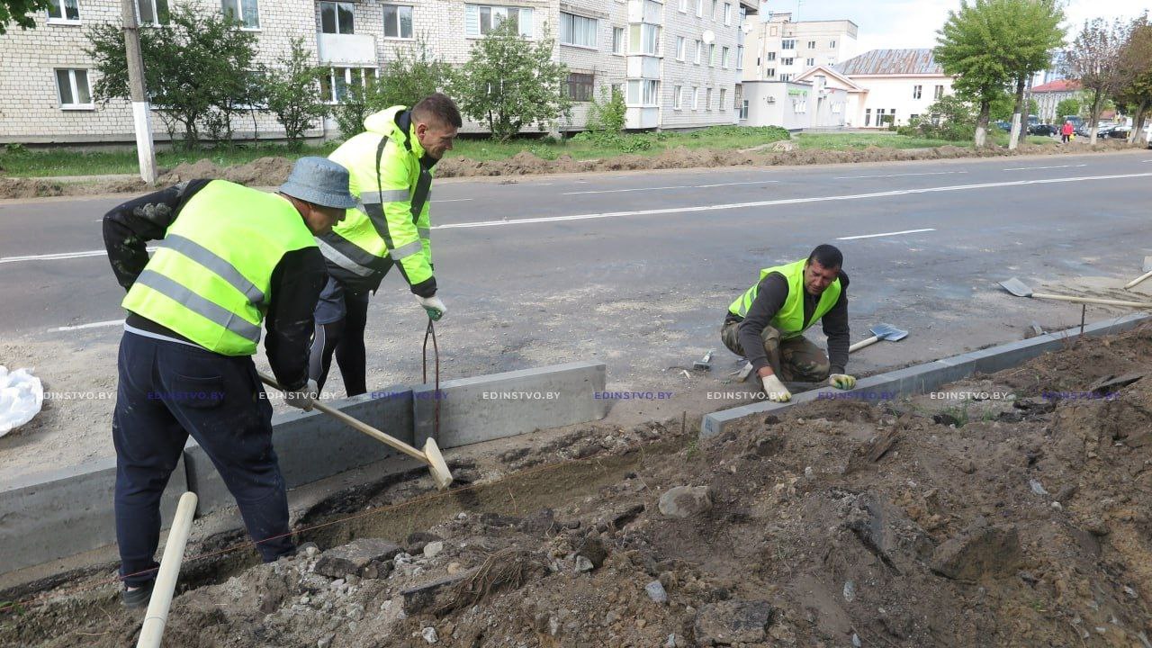 Фоторепортаж: на улице Строителей в Борисове ведутся дорожные работы