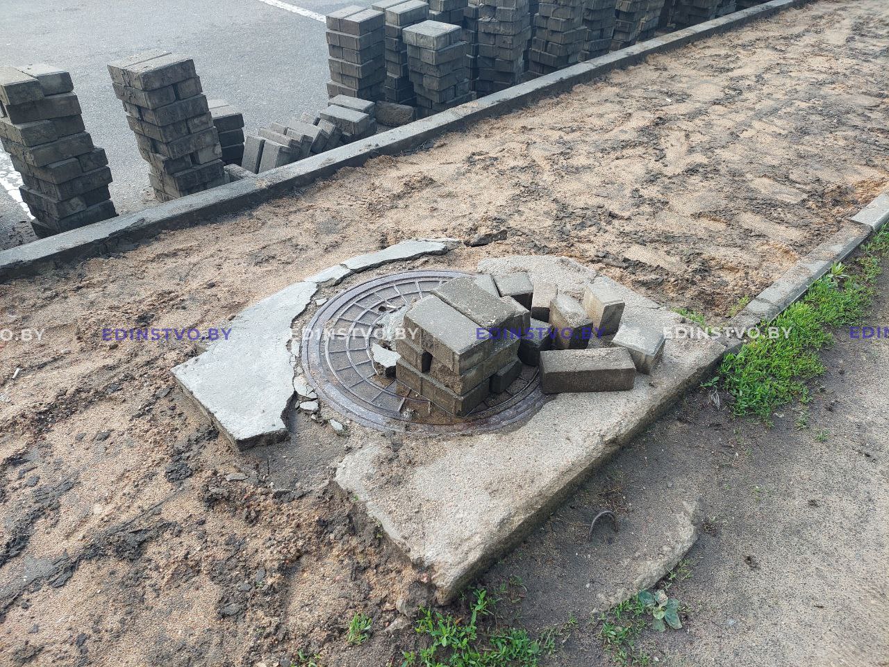 Фотофакт: возле магазина «Е-Сити» в Борисове обновляют пешеходную дорожку