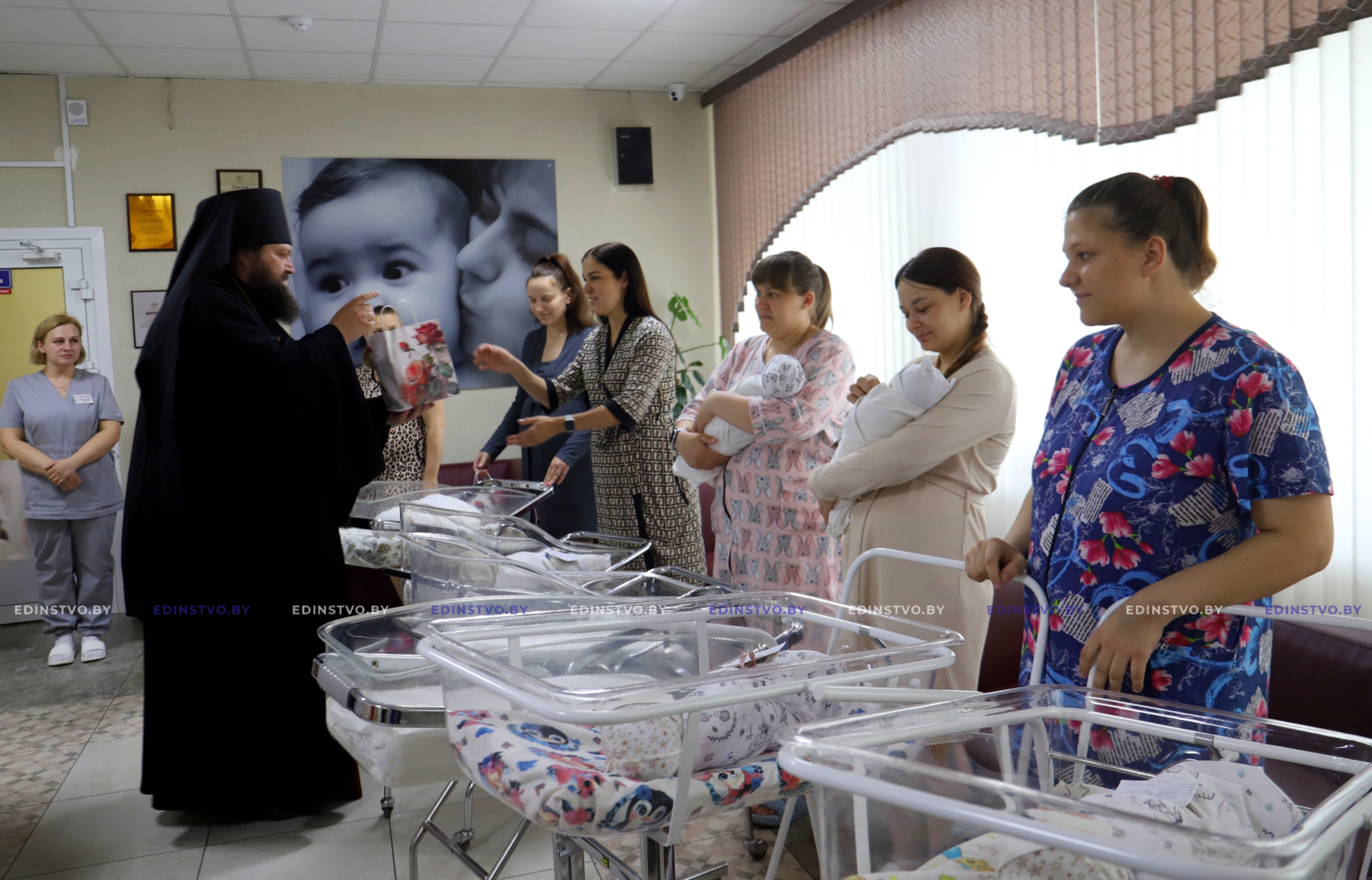 Поздравили мамочек и подписали программу сотрудничества: как налажена совместнаяработа Борисовского роддома и епархии
