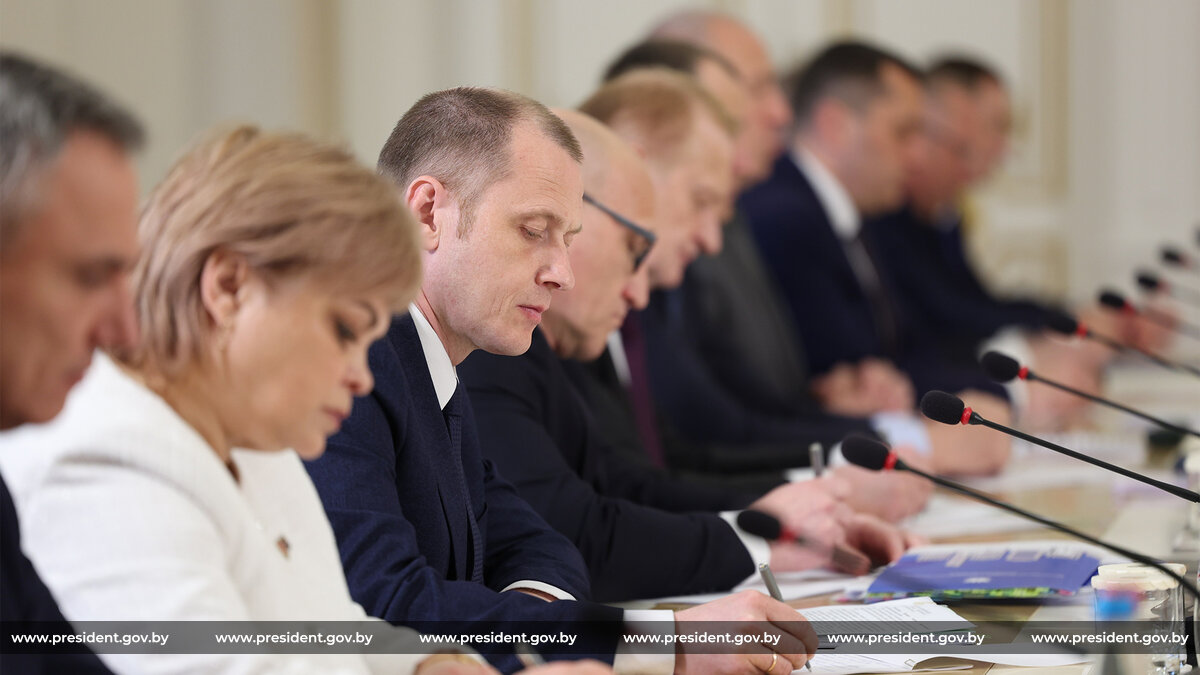 Александр Лукашенко: “Почему слабо извлекаем вторичные материальные ресурсы ипорождаем импорт?”