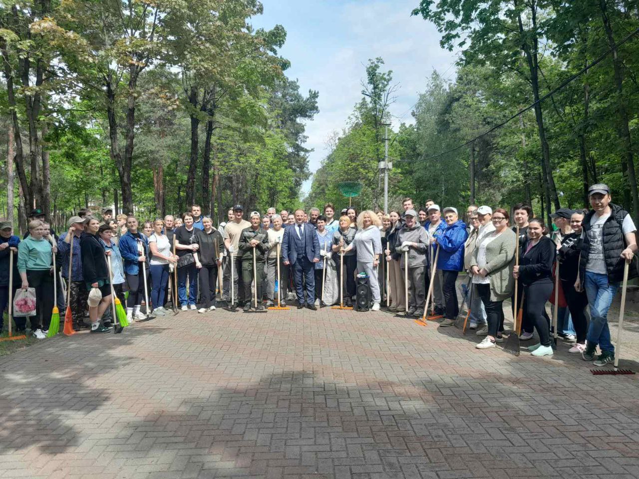 На общее благо: борисовчане трудились в городском парке