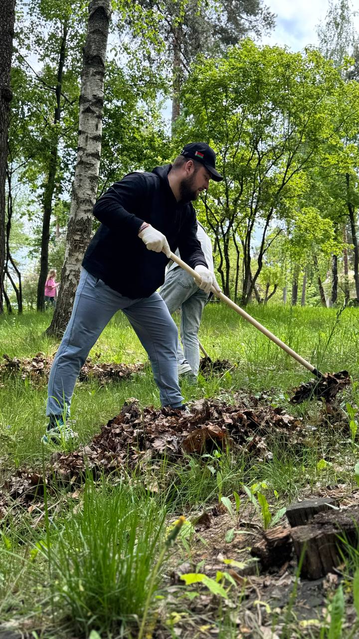 На общее благо: борисовчане трудились в городском парке