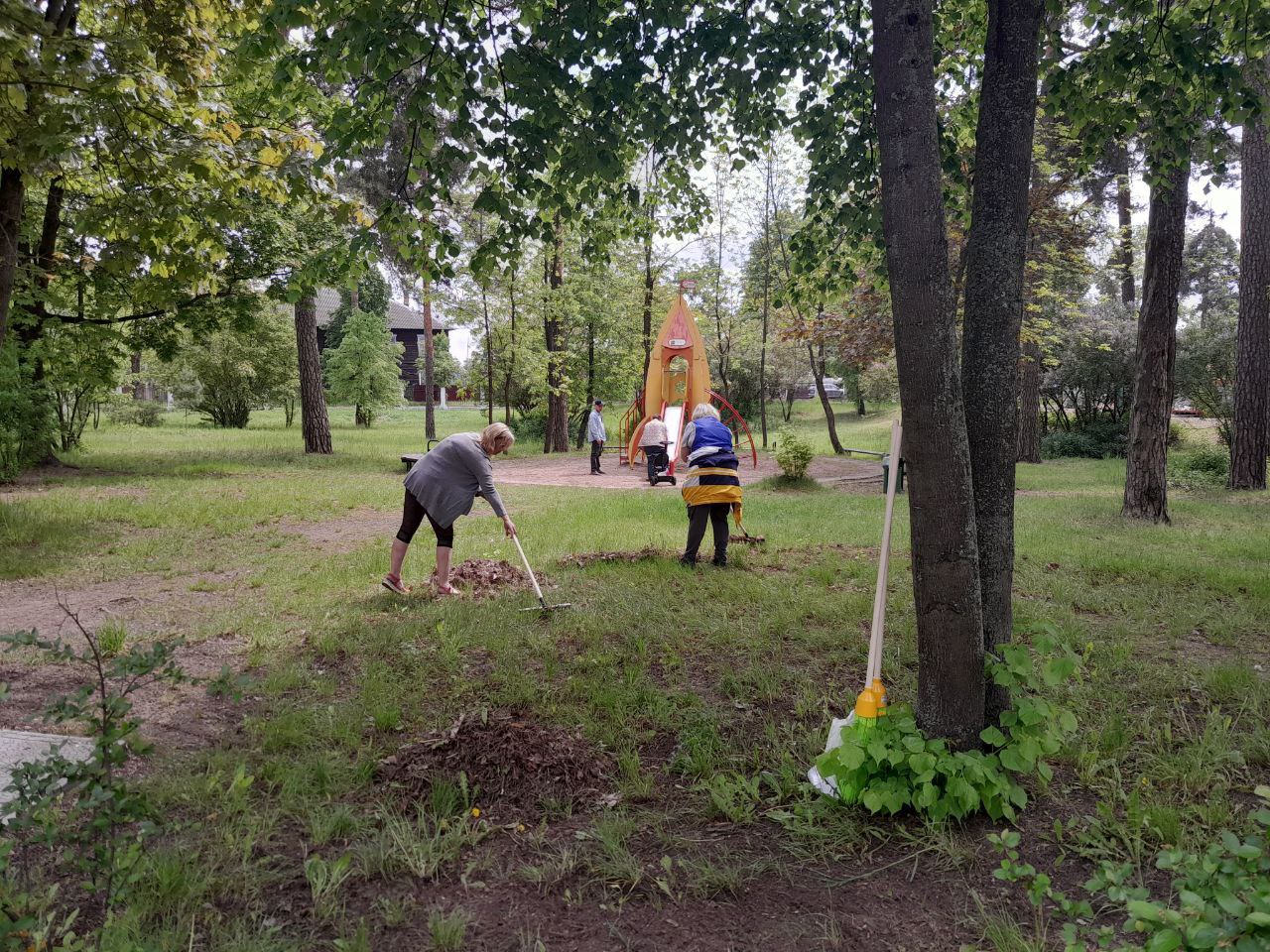 На общее благо: борисовчане трудились в городском парке