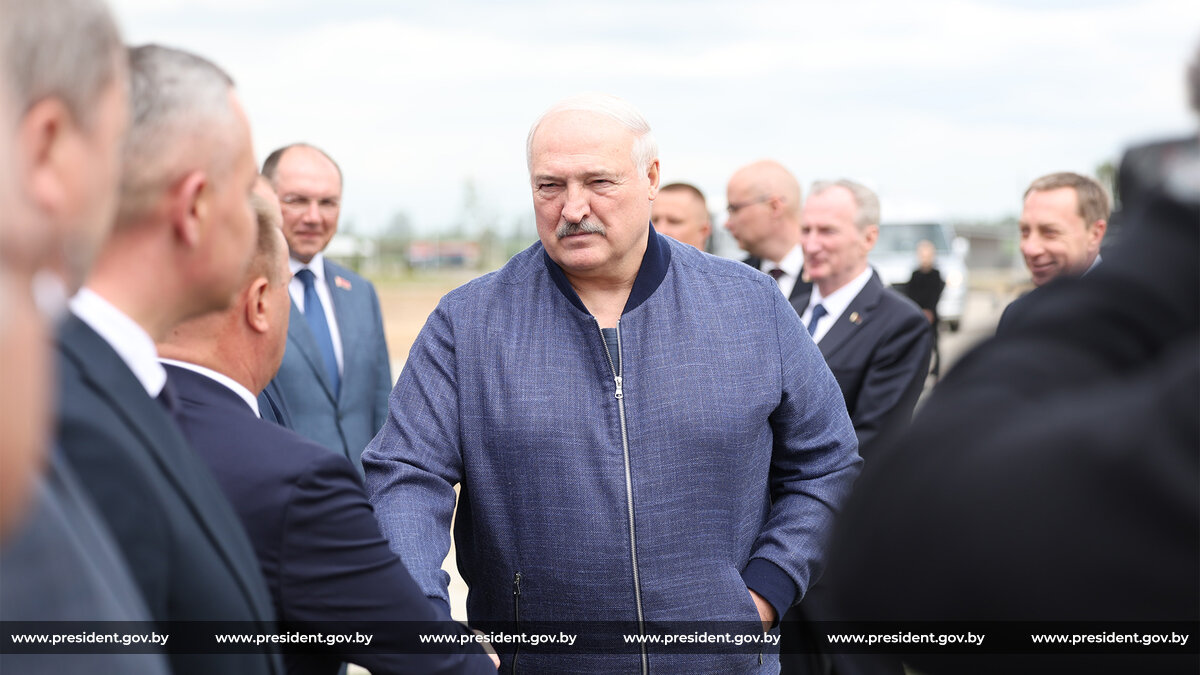 “Надо продолжать строительство”. Александр Лукашенко посетилгорно-обогатительный комплекс в Любанском районе