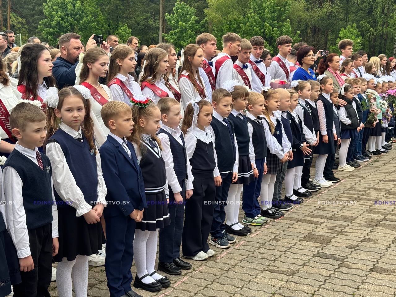 Николай Карпович – на празднике последнего звонка в средней школе №24 г.Борисова: «Большие возможности подразумевают и большую ответственность»
